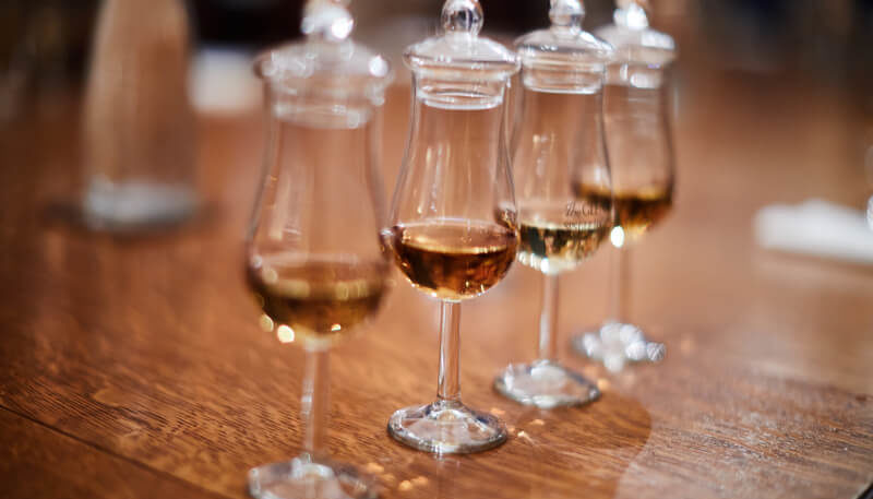 Scenic flight over the isle of Skye and whisky-tasting